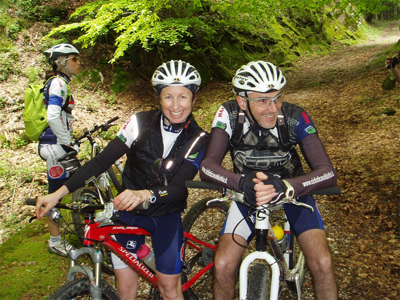 gal/2010/04 - Nel Parco delle foreste Casentinesi - 22 Maggio/03 _sentiero_degli_acuti/15_sosta-01.jpg